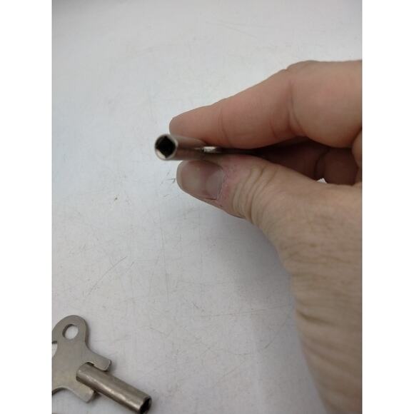 5 Novelty Lux/Keebler? Clock Keys #6 Post Binder Key Stainless - Picture 3 of 3